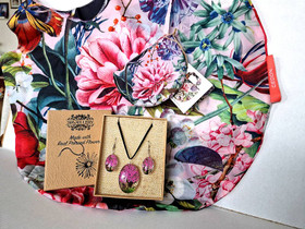 Kesäpäivän piristys – Kukkaloisto kesäkassi & Elämänpuu -korusetti