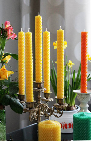 Mehiläisvahakynttilä – luonnollinen, kaunis ja turvallinen valinta