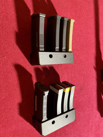 Seinäteline AR-lippaille