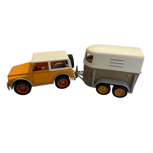 Schleich Auto ja hevostraileri