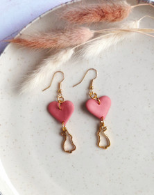 Sydämellinen pupu korvakoru