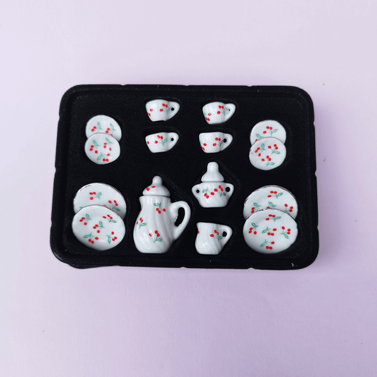 Nukkekodin kirsikka posliiniastiasto