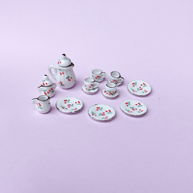 Nukkekodin kirsikka posliiniastiasto