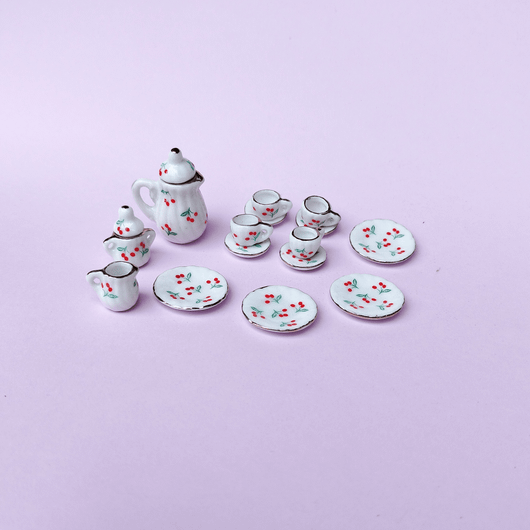 Nukkekodin kirsikka posliiniastiasto