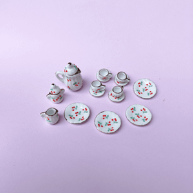 Nukkekodin kirsikka posliiniastiasto