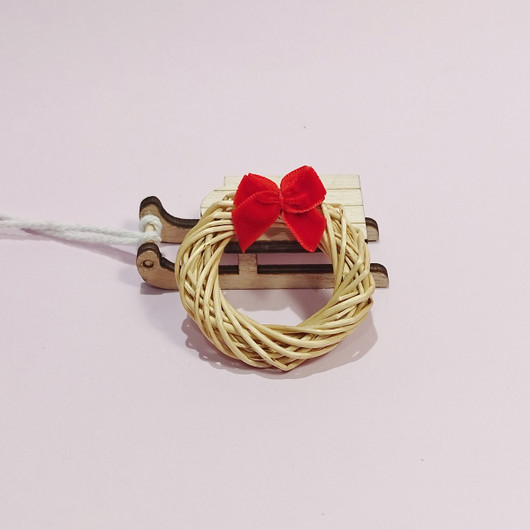 Pajukranssi nukkekotiin tai tonttuoveen