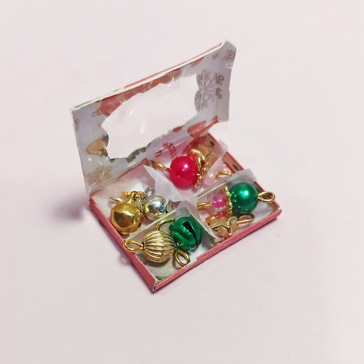 Jouluboxi nukkekodin koristeluun 1:18