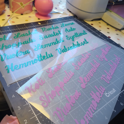 Värinvaihto budjettikansion teksteihin
