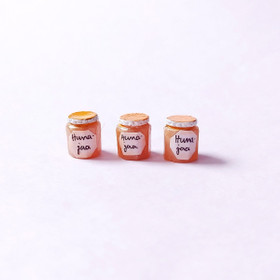 Hunajapurkki nukkekotiin