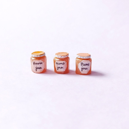 Hunajapurkki nukkekotiin