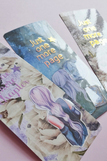 Kirjanmerkit, just one more page. Violetin sävyt.