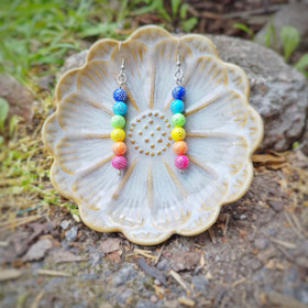 Pride helmikorvakorut,sateenkaari-lipun väreissä. 