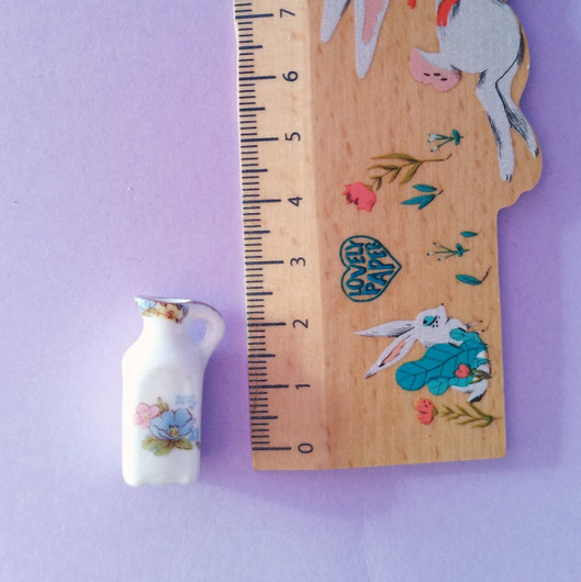 Posliini kannu nukkekotiin