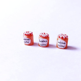 Lakkahillopurkki nukkekotiin