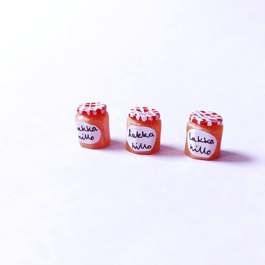 Lakkahillopurkki nukkekotiin