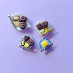 Leipälautaset nukkekotiin