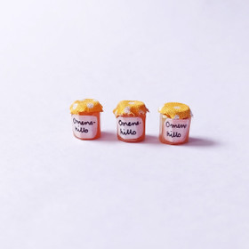 Omenahillopurkki nukkekotiin