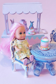 Sateenkaari kerroskakku nukkekotiin