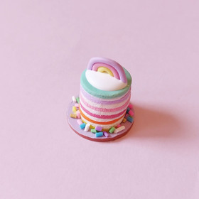 Sateenkaari kerroskakku nukkekotiin