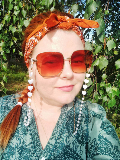 Silmälasiketju, pastelliturkoosit sydämet