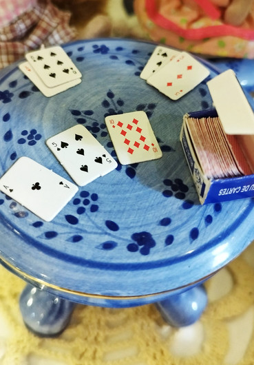 Pelikortit nukkekotiin