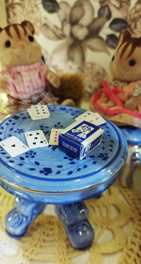 Pelikortit nukkekotiin