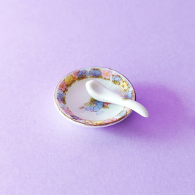 Tarjoilukulho ja kauha nukkekotiin