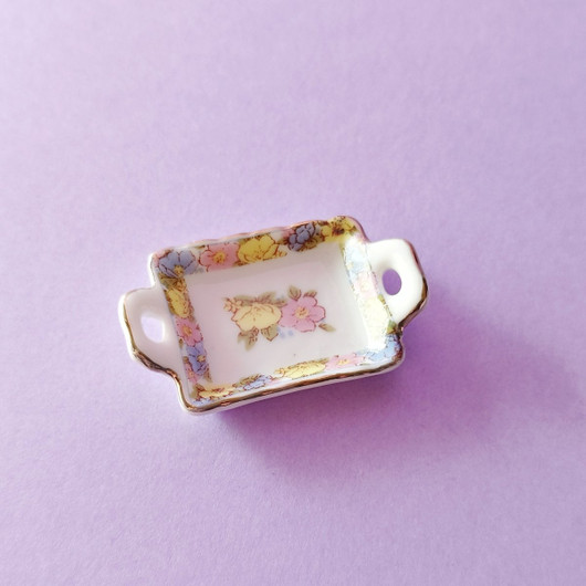 Posliini tarjotin nukkekotiin