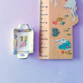 Posliini tarjotin nukkekotiin