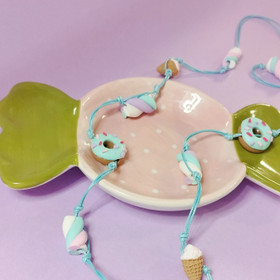 Avainnauha, kolme herkkua