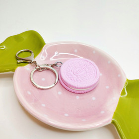 Täytekeksi avainkorut pastellisävyissä