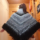 Marko-poncho Musta-harmaa RÖYHELÖ bling bling
