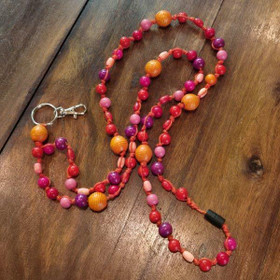 Aija-avainnauha Pihlaja puuhelmet - n. 150 cm - turvalukolla