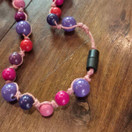 Aija-avainnauha Vanharoosa puuhelmet - n. 152 cm - turvalukolla