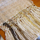 Meeri kudottu huivi Helmet rantahiekalla n. 200x36 cm