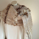 Meeri kudottu huivi Helmet rantahiekalla n. 200x36 cm