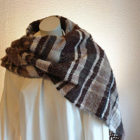 Meeri kudottu huivi Suklaiden houkutus n. 180x36 cm