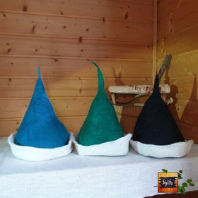 * Satu-saunahattu Isokummun Sauna - Musta yö valko- koko L-S 