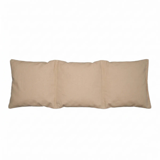 Beige vehn&auml;tyyny, jossa kolme erillist&auml; taskua.